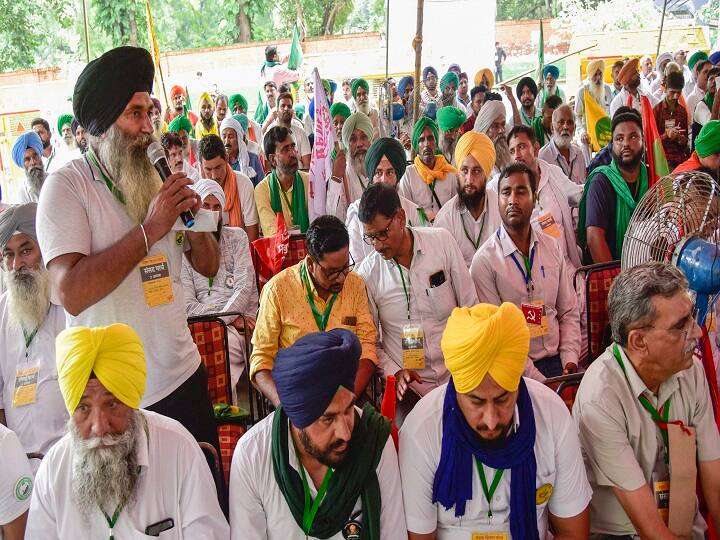 'किसान संसद' ने सरकार के खिलाफ पारित किया 'अविश्वास' प्रस्ताव, कहा- किसानों की मांगों को पूरा नहीं किया गया Kisan Sansad passes no-confidence motion against modi government for not repeal agricultural laws 'किसान संसद' ने सरकार के खिलाफ पारित किया 'अविश्वास' प्रस्ताव, कहा- किसानों की मांगों को पूरा नहीं किया गया