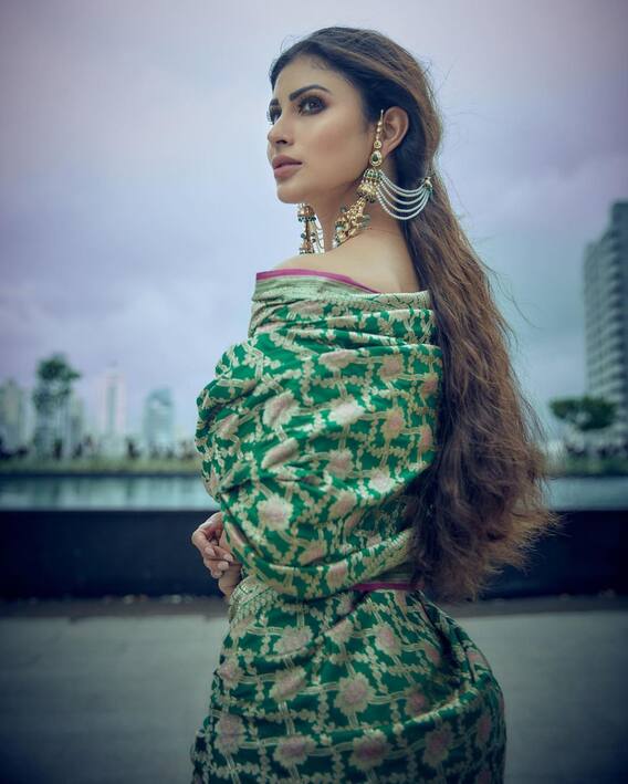 IN PICS | Mouni Roy Embraces The ‘Bengali Girl’ In Her; Poses In Stunning Banarasi Saree