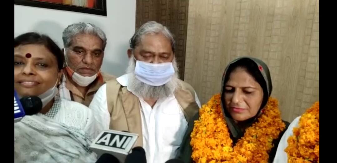 ਨੀਰਜ ਚੋਪੜਾ ਦੇ ਮਾਪਿਆਂ ਦੇ ਪੈਰ ਛੂਹਣ ਪਹੁੰਚੇ ਅਨਿਲ ਵਿੱਜ Anil Vij reached at Neeraj chopra home ਨੀਰਜ ਚੋਪੜਾ ਦੇ ਮਾਪਿਆਂ ਦੇ ਪੈਰ ਛੂਹਣ ਪਹੁੰਚੇ ਅਨਿਲ ਵਿੱਜ