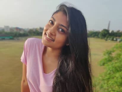அம்மு அபிராமி தமிழ் மற்றும் தெலுங்கு படங்களில் நடித்து வருகிறார்