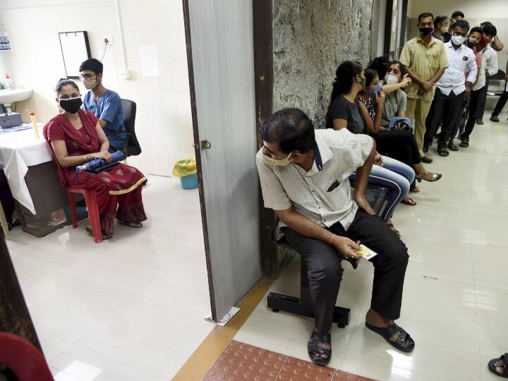 Center gave more than 52 crore doses of coronavirus vaccine to states केंद्र ने राज्यों को अब तक कोरोना वैक्सीन की 52 करोड़ से अधिक डोज उपलब्ध कराई