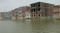 Flood In UP: कहीं डूबे मकान तो कहीं फंसे लोग..हर जगह बस पानी ही पानी