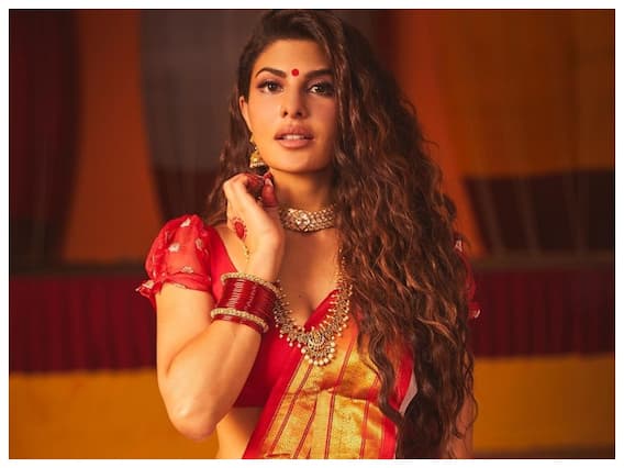 Jacqueline Fernandez की हर अदा में है जादू, खूबसूरती से हर बार कर देती हैं लोगों को बेकाबू Jacqueline Fernandez की हर अदा में है जादू, खूबसूरती से हर बार कर देती हैं लोगों को बेकाबू