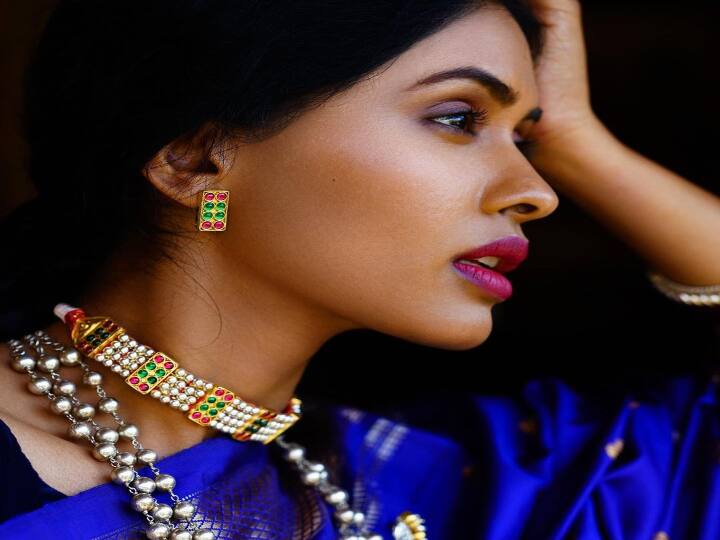 அஞ்சலி பாட்டில் ஒரு இந்திய நடிகை மற்றும் நாடக இயக்குனர் ஆவார்,