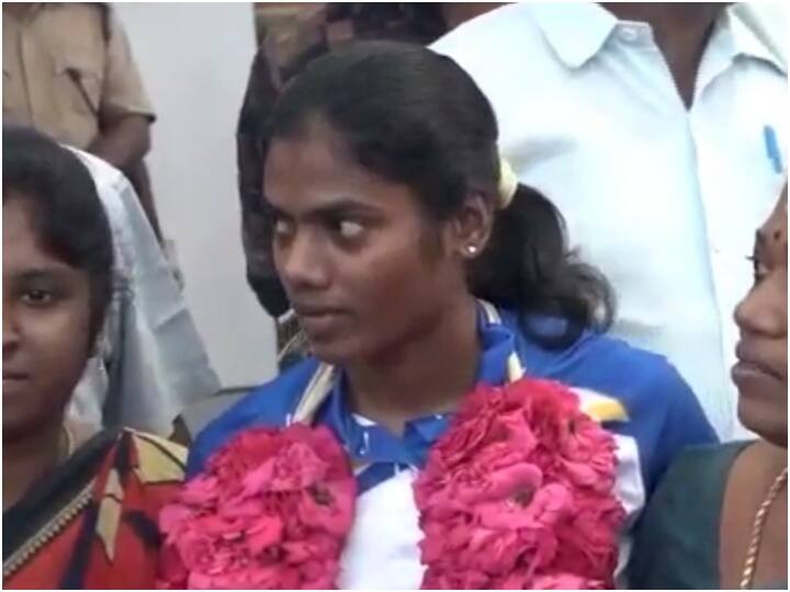 Tokyo Olympics: Athlete Dhanalakshmi Sekar started crying bitterly when she got this news on coming home, family did not give information ANN Tokyo Olympics: जब घर आने पर मिली ये खबर तो फूट-फूटकर रोने लगीं भारतीय एथलीट धनलक्ष्मी