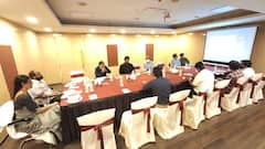 In Pics: తెలంగాణ ప్రభుత్వ సమీక్షలో మంచు మనోజ్.. మంత్రులతో కూర్చొని మంతనాలు, ఇంతకీ ఎందుకంటే..