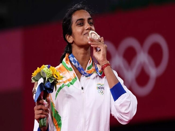 PV Sindhu Update: ”அடுத்து தங்கம் வெல்வீர்கள்..” : ஆளுநர் தமிழிசை செளந்தரராஜனிடம் வாழ்த்து பெற்ற பி.வி.சிந்து..!
