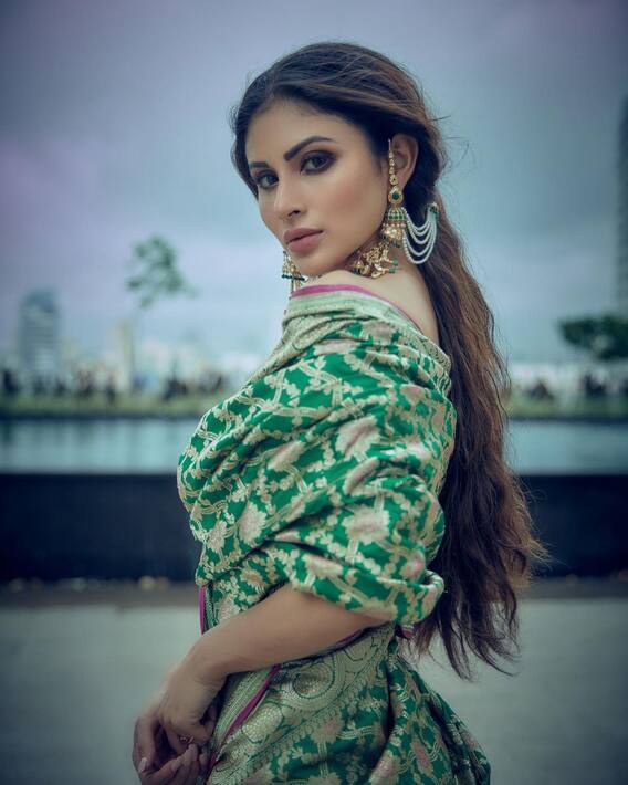 IN PICS | Mouni Roy Embraces The ‘Bengali Girl’ In Her; Poses In Stunning Banarasi Saree