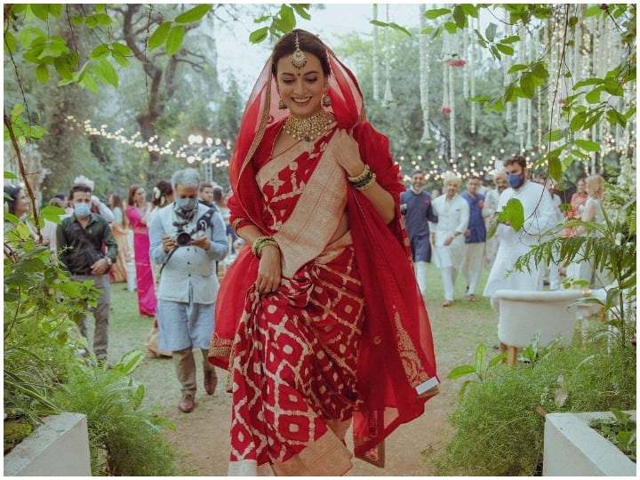 Dia Mirza shares unseen wedding picture the happiest brides seen in Million Dollar Smile Unseen Photo: दीया मिर्जा ने शेयर की शादी की अनदेखी तस्वीर, मिलियन डॉलर स्माइल में दिखी सबसे हैप्पी दुल्हनियां
