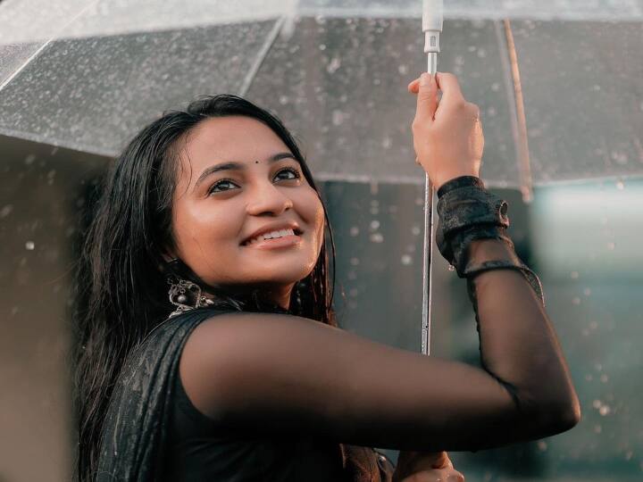தப்பி செல்லவே வழிகள் இல்லை இங்கே ஹய்யோ ஹய்யயோ.. சீ என்னவோ பண்ணினாய் நீயே