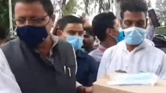 Uttarakhand में वैक्सीनेशन के लिए मोबाइल वैन की शुरुआत, लोगों के घरों तक जाकर करेंगे टीकाकरण