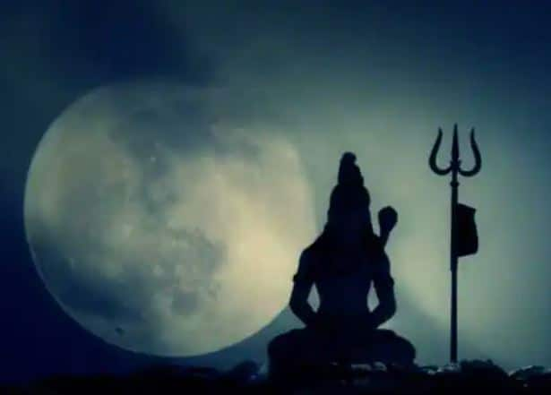 Shravan Somvar 2021 Holy Shravan month starts from today, Know the importance of sawan lord shiva Shravan Somvar 2021 : पवित्र श्रावण महिना आजपासून सुरु, श्रावण मासाला एवढं महत्व का? कसे कराल व्रत