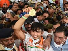 Tokyo Olympics Winners: দেশে ফিরলেন অলিম্পিক্সে পদকজয়ীরা, বিমানবন্দরে রাজকীয় সম্বর্ধনা