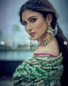 Mouni Roy: সবুজ বেনারসী শাড়িতে অনন্যা মৌনী