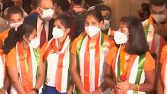 पुरुष और महिला Indian Hockey Team ने Hotel Ashoka में काटा केक