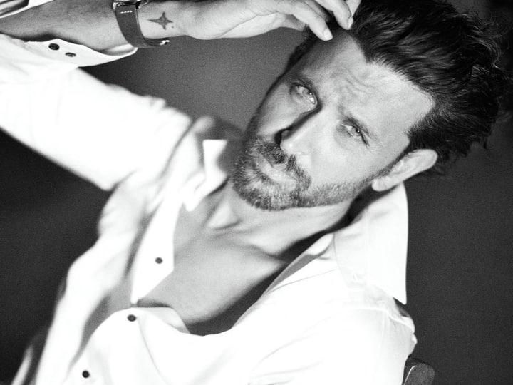 இசை அவரது இரத்தத்தில் உள்ளது, அவருடைய தாத்தா, ரோஷன் மற்றும் மாமா, ராஜேஷ் ரோஷன் இருவரும் நன்கு அறியப்பட்ட இசையமைப்பாளர்கள்.கைட்ஸ், ஜிந்தகி மிலேகி நா தோபரா, குசாரிஷ் - அவரது சில திரைப்படங்களில் அவர் இசையிலும் பங்கேற்று உள்ளார்