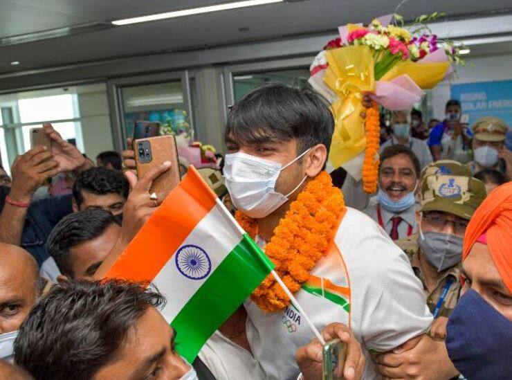 Exclusive neeraj chopra told abp news we will bring more medals by winning  Exclusive: દેશમાં  પરત ફરતા નીરજ ચોપરાએ abp ન્યૂઝને કહ્યું  અમે વધારે મેડલ જીતીને લાવીશું 