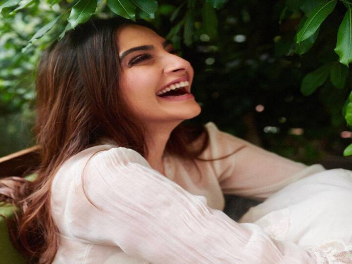 Sonam Kapoor's latest video will motivate you to get fit, know in details Sonam Kapoor's Latest Video: ওজন কমানো নিয়ে চিন্তায় রয়েছেন? আপনাকে প্রেরণা যোগাবেন সোনম কপূর