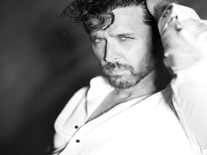 1980 ல் ஆஷா என்ற பெயரில் ஜீதேந்திராவுடன் நடனமாடிய பிறகு அவர் பெற்ற முதல் சம்பளம் ரூ .100 மற்றும் அதில் 10 ஹாட் வீல் கார்களை வாங்கி இருக்கிறார்