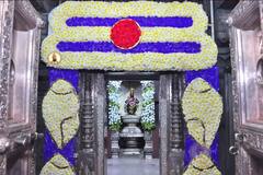 Sawan 2021: श्रावणी सोमवारनिमित्त विठ्ठल मंदिर सजलं, आकर्षक फुलांची सजावट, पाहा फोटो