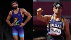 Neeraj Chopra से सीधे एयरपोर्ट पर मिलेंगा उनका परिवार; Ravi Dahiya के घर त्यौहार जैसा माहौल