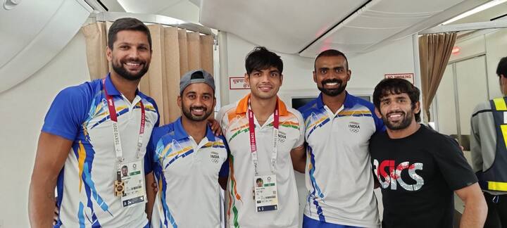 క్రీడా గ్రామంలో భారత బృందం సందడి.
