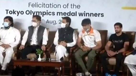 Neeraj Chopra समेत सभी पदक विजेताओं का Ashoka Hotel में शानदार अभिवादन, खेल मंत्री ने किया सम्मानित