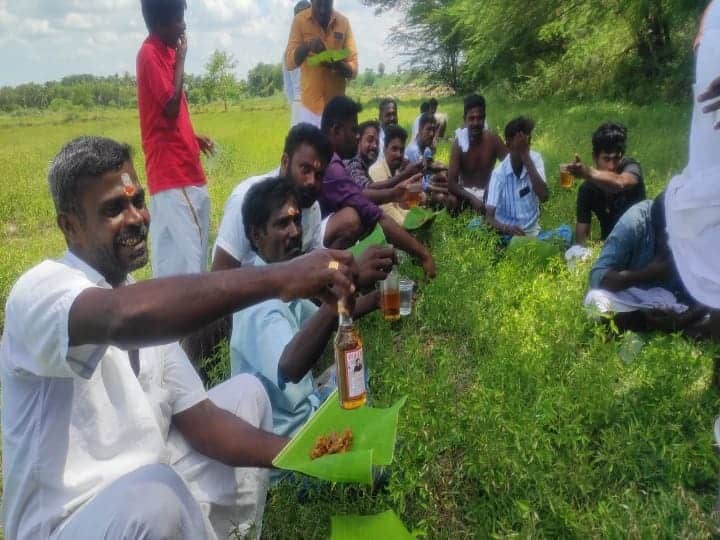 In a different way festival was held in the Melur area of ​​Madurai. ஆளுக்கு ஒரு குவாட்டர்... இலை நிறைய மேட்டர்... அடடா..  போட வைத்த ஆடிப் படையல்!