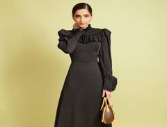 Actress Sonam Kapoor | அவளது அழகெல்லாம் எழுதிட ஓர் பாஷை இல்லையே - சோனம் கபூர் போட்டோஷூட்