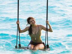 Actress vedika Pics |  கள்ள விழிகளில் கண் கொத்தி சென்றாயே - வேதிகா ஆல்பம்