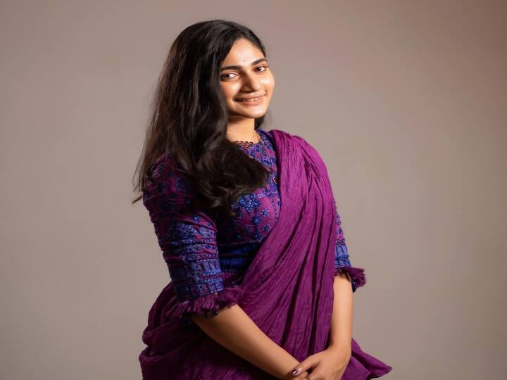 ஒவ்வொரு மோதலும் ஒவ்வொரு காதலாய் துளித்துளியாக துளித்துளியாக இதயத்தில் வீழ்கிறாய்