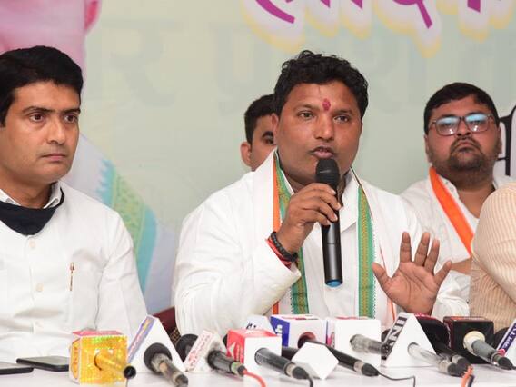 पेट्रोल पंप का नाम बदलकर वसूली केंद्र करे सरकार, बीजेपी है तो महंगाई है- श्रीनिवास पेट्रोल पंप का नाम बदलकर वसूली केंद्र करे सरकार, बीजेपी है तो महंगाई है- श्रीनिवास