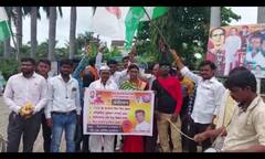 शेतकऱ्यांच्या मागण्यांसाठी स्वाभिमानी शेतकरी संघटनेचं अनोखे आंदोलन, तहसील कार्यालयाच्या आवारात लावलं केंद्र आणि राज्य सरकारचं लग्न