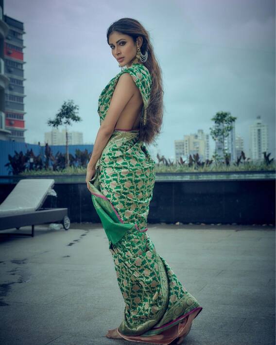 mouni roy goes topless in saree mouni roy goes topless in saree