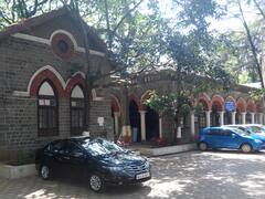 पत्रकारितेचा पदव्युत्तर अभ्यासक्रम पुण्यातील रानडे इन्स्टिट्यूटमधून हलवण्यास पुणे श्रमिक पत्रकार संघ आणि माजी विद्यार्थ्यांकडून विरोध