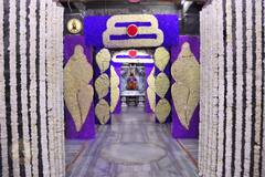 Sawan 2021: श्रावणी सोमवारनिमित्त विठ्ठल मंदिर सजलं, आकर्षक फुलांची सजावट, पाहा फोटो