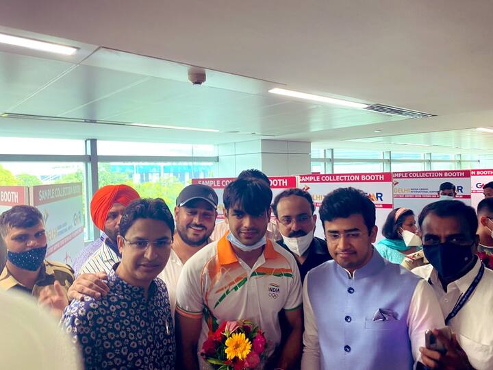 हा सत्कार समारंभ मेजर ध्यानचंद नॅशनल स्टेडिअममध्ये होणार होता, मात्र खराब वातावरणामुळं नंतर हा समारंभ अशोका हॉटेलमध्ये होणार आहे.