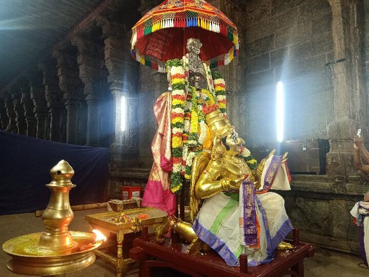 தங்க கருட வாகனத்தில் சுந்தர்ராஜ பெருமாள்.