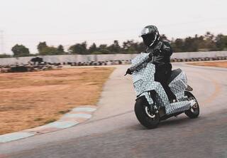 ’அரை மணிநேரம் சார்ஜ் செய்தால் 75 கிலோமீட்டர் பயணம்!’ - விரைவில் அறிமுகமாகும் Simple One எலக்ட்ரிக் பைக்!