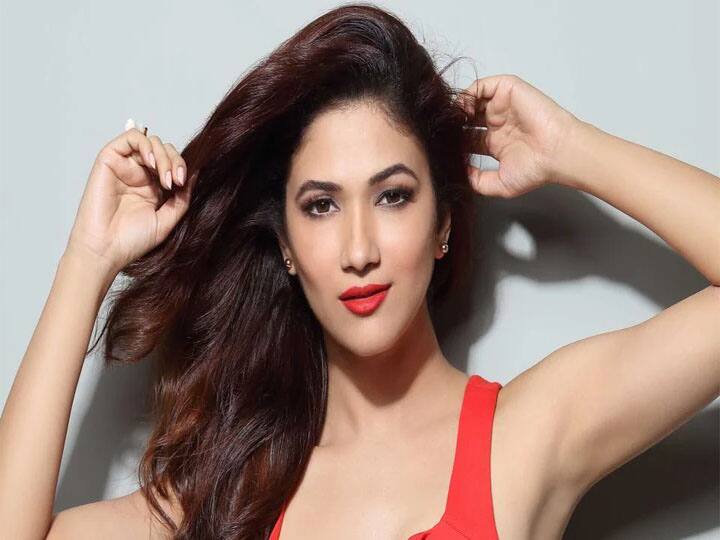 शमिता शेट्टी ने पूछा कि क्या ये COVID-19 के कारण था कि उनकी मां का निधन हो गया? जिस पर रिद्धिमा ने कहा कि वो डायलिसिस में गईं और आइसोलेशन की वजह से उसकी नसें ब्लॉक हो गईं और उनकी मौत हो गई थी.