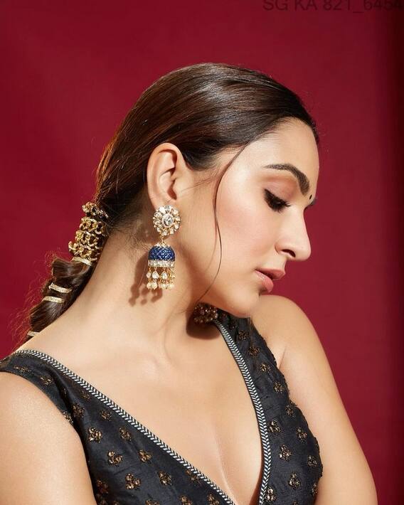 Kiara Advani Photos : కియారా ఓర చూపులు.. ఆ కళ్లు ఎంత అందమో..