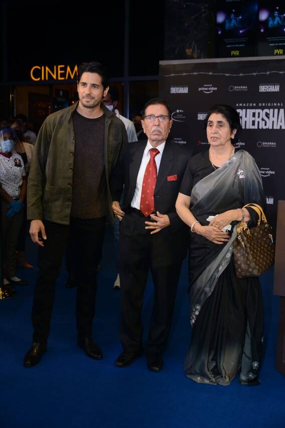 IN PICS: Sidharth Malhotra-Kiara Advani & Vikram Batra’s Family At Shershaah Movie Special Screening In New Delhi