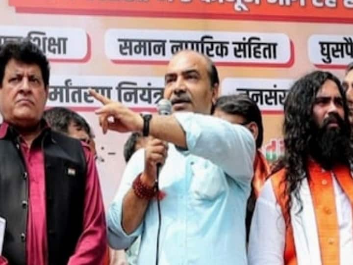 Six arrested including Ashwini Upadhyay for provocative speech at Delhi's Jantar Mantar ann Provocative Slogans: जंतर-मंतर पर भड़काऊ भाषण के मामले में ऐसे हुई बीजेपी नेता अश्विनी उपाध्याय समेत 6 की गिरफ्तारी