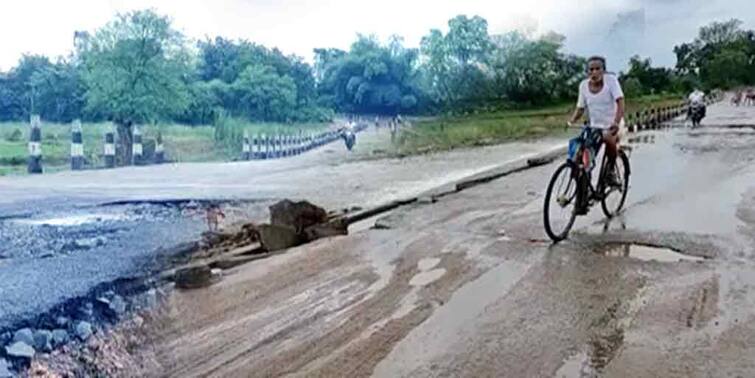 Bankura Mankanali Bridge is in destructive condition people facing problem in daily lives Bankura : জল নামতেই ভগ্নপ্রায় অবস্থায় '৭২-এ তৈরি বাঁকুড়ার মানকানালি সেতু, দুর্ভোগ স্থানীয়দের