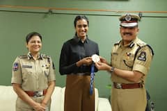 PV Sindhu:  కమిషనరేట్ కార్యాలయంలో టోక్యో ఒలింపిక్స్ కాంస్య పతక విజేత పీవీ సింధుకు సత్కారం