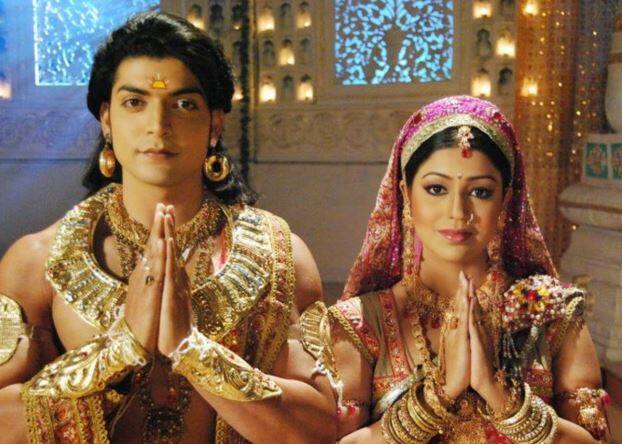 गुरमीत चौधरी : टीवी के पॉपुलर स्टार्स में से एक गुरमीत चौधरी एपिक टीवी सीरियल ‘रामयाण’ में प्रभु श्री राम के किरादर में नज़र आए थे. यह टीवी सीरियल साल 2008 में प्रसारित हुआ था. आपको बता दें कि इस टीवी सीरियल में राम बने गुरमीत चौधरी की एक्टिंग की काफी तारीफ हुई थी.