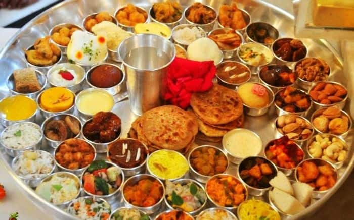 vastu tips do not do these things while offering bhog to god points keep in mind during bhog Bhagwan Bhog: पूजा के बाद भगवान को भोग क्यों लगाया जाता है, भोग लगाने के बाद करें ये काम नहीं पड़ेगा बुरा प्रभाव
