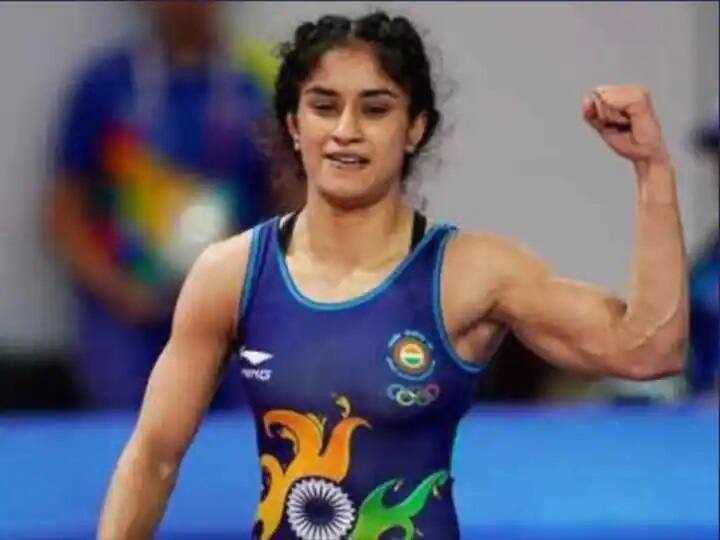 Tokyo Olympics 2020 Vinesh Phogat Temporarily Suspended For Indiscipline Tokyo Olympics | कुस्तीपटू विनेश फोगाट टोकियो ऑलिम्पिक दरम्यान शिस्तभंग केल्याने निलंबित