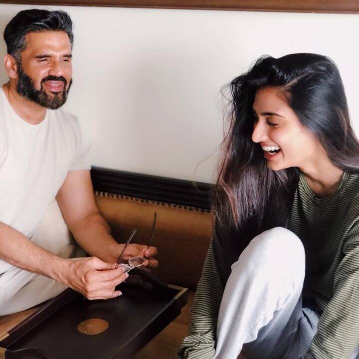 सुनील शेट्टीने  29 वर्षांपूर्वी 'बलवान' या चित्रपटातून अभिनेता सुनील शेट्टीने बॉलिवूडमध्ये पदार्पण केले.(photo courtesy : @suniel.shetty instagram)