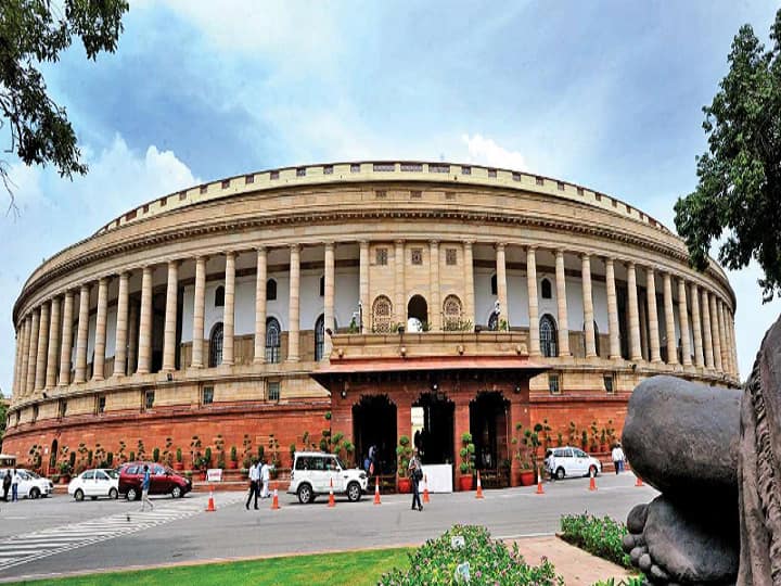 Parliament Winter Session Farm Laws Repeal Bill 2021 passed by Lok Sabha Farm Laws Repeal : कृषी कायदे मागे घेण्यासंदर्भातील विधेयक दोन्ही सभागृहांमध्ये मंजूर